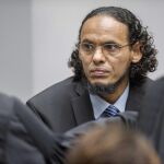 El acusado Achmad al Mahdi al Faqi, alias "Abu Turab", comparece ante la Corte Penal Internacional (CPI).