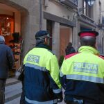 En la imagen, agentes de los Mossos d’Esquadra y de la Guardia Urbana