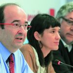 La dinámica precongresual que vive el PSC –que debe elegir de líder a Iceta o a Parlon– transcurre en paralelo a las maniobras de la gestora del PSOE.