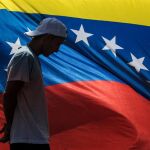 Cientos de miles de venezolanos hayan tenido que abandonar el país buscando refugio en otras naciones / Foto: Efe