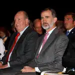 Felipe VI preside, acompañado por el Rey Juan Carlos, y junto a la exministra de Ciencia e Innovación, Cristina Garmendia, la presentación del Informe Cotec 2018, que refleja la situación actual y las perspectivas de la investigación, el desarrollo y la innovación en España / Foto: Efe