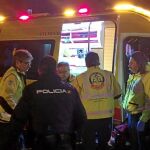 Efectivos de Emergencias atendieron al hombre de una puñalada
