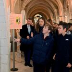 Alumnos participantes visitan la muestra junto al alcalde Javier Lacalle