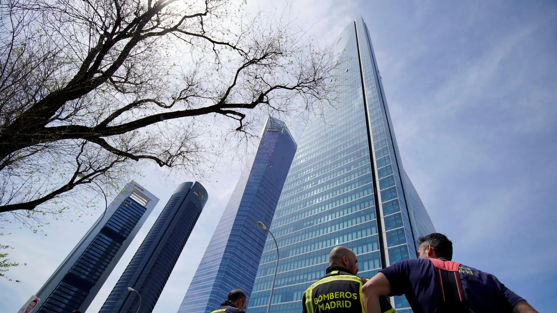 Más de dos mil trabajadores han tenido que abandonar Torre Espacio