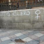 La iglesia de San Ginés, situada en la calle Arenal, ha amanecido con una pintada en la que se podía leer "puto clero", que ya ha sido borrada