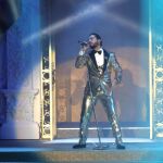El cantante Maluma durante su actuación en el desfile