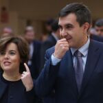 José Luis Ayllón junto a Soraya Sáenz de Santamaría el pasado noviembre en el Senado.