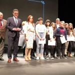 La presidenta de las Cortes, Silvia Clemente, y el consejero de Educación, Fernando Rey, entre otros, entregan los premios «Valores democráticos»