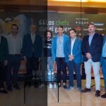 En la imagen, de izquierda a derecha, José Moro, Mario Sandoval, Enrique Ruiz Escudero, viceconsejero de Presidencia de la Comunidad de Madrid, Diego Guerrero, Paco Roncero, Óscar Velasco, Tomás Oriz, director de la Asociación Benéfica Javier Segrelles y Javier Tros.