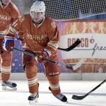 El presidente ruso participó en un partido de hockey disputado en la Plaza Roja de Moscú