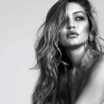 Gigi Hadid se desnuda para Stuart Weitzman