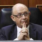 Los técnicos de Hacienda espera de Montoro una reforma fiscal «integral»