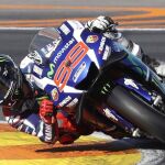 Jorge Lorenzo, durante la carrera en Cheste.