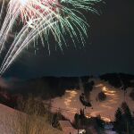 Clásica bajada de antorchas que celebra Baqueira durante las navidades