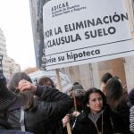 La protesta en la calle puede ser el escenario donde se dirima cómo se pagarán los ingresos de más cobrados por la banca por las hipotecas con «suelo»