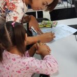 Sophía cambiando su acta de Nacimiento en el Registro Civil.