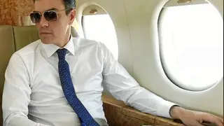 Pedro Sánchez, en el Falcon Pedro Sánchez, en el Falcon