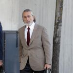 Francisco Correa, presunto cabecilla de la trama Gürtel, a su llegada esta mañana a la Audiencia Nacional en San Fernando de Henares