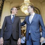 El presidente del Ejecutivo en funciones, Mariano Rajoy, con el candidato a lendakari, Alfonso Alonso