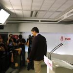 Pedro Sánchez en la rueda de prensa en la que anunció su dimisión