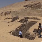 Descubren tres nuevas tumbas debajo de las pirámides de Guiza