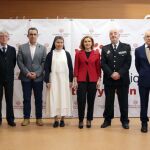 El secretario autonómico de Escuelas Católicas, Leandro Roldán, junto a los premiados