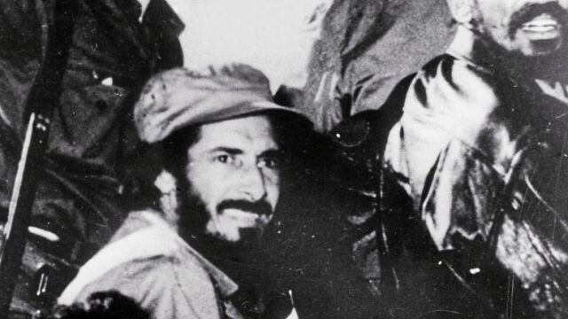 Entrada a La Habana de Castro (izda.), Cienfuegos (dcha.) y Juan Almeida (a su lado), junto a otros revolucionarios