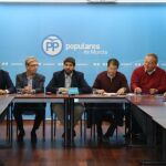 El presidente López Miras en la reunión del PP con regantes y agricultores