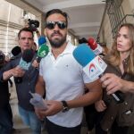 El guardia civil de La Manada, Antonio Manuel Guerrero, a la salida de los juzgados