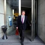 Juan Carlos Quer, ayer tras reunirse con Podemos