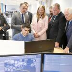 Del Olmo y Antonio Silván visitan las instalaciones de Tresga Ingeniería junto a su director, Francisco Carro, entre otros.