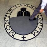 Logo del banco en la sede de Roma