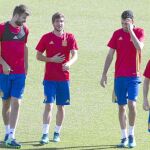 Piqué y Sergi Roberto, en un entrenamiento de la Selección