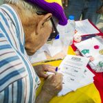 Una de las personas que participaron en la votación de Vallecas