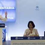 Moreno, con la secretaria general del PP de Málaga, Patricia Navarro y la presidenta del Congreso, Ana Pastor
