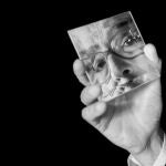 Fotografía sin fecha del escritor portugués José Saramago realizada por el argentino Daniel Mordzinsky
