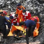 La nave siniestrada, identificada como Zahro Express, llevaba a bordo al menos un centenar de personas