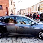Un coche de la Policía sale ayer de los juzgados de Aranda de Duero