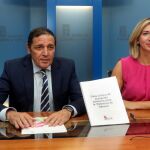 Alicia García y Antonio María Sáez presentan la «Guía Clínica de actuación sanitaria ante la violencia de género»