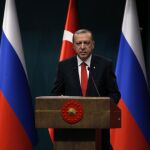 El presidente turco, Recep Tayyip Erdogan, habla durante una conferencia de prensa luego de una reunión con el presidente ruso, Vladimir Putin, ayer