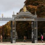 El Retiro y otros parques tendrán zonas balizadas por el viento