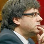 El presidente de la Generalitat en el pleno del Parlamento catalán en el que se aprobó la moción de la CUP para ratificar la resolución soberanista del 9N
