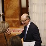 El ministro de Hacienda, Cristóbal Montoro, a su salida del pleno