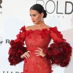 Katy Perry vuelve a asistir a su hermana en un parto y luego se va a trabajar