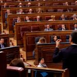 El presidente del Gobierno, Pedro Sánchez, responde al líder de Ciudadanos, Albert Rivera, en el Congreso de los Diputados / Foto: Efe
