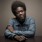 El músico británico canta al amor y al odio, a blancos y a negros