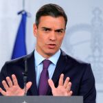 El presidente del Gobierno, Pedro Sánchez, durante su comparecencia antes los medios en el Palacio de La Moncloa tras el último Consejo de Ministros de 2018, celebrado hoy.