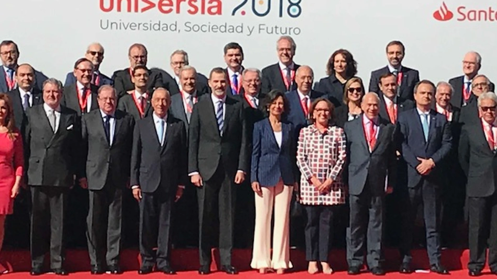 El Rey junto a los participantes del IV Encuentro Internacional de Rectores Universia 2018 en Salamanca