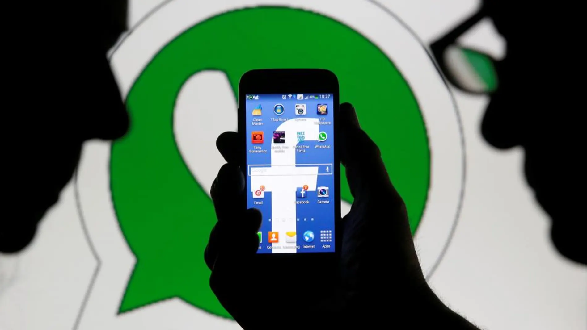 Chats y redes sociales son, cada vez más, el único medio de comunicación de los jóvenes