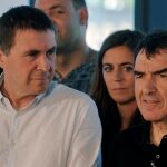 El dirigente abertzale, Arnaldo Otegi y su abogado, Iñigo Iruin